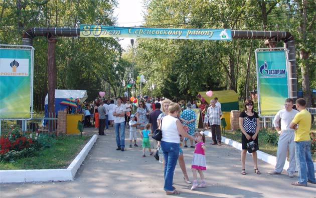 В центре поселка Суходол